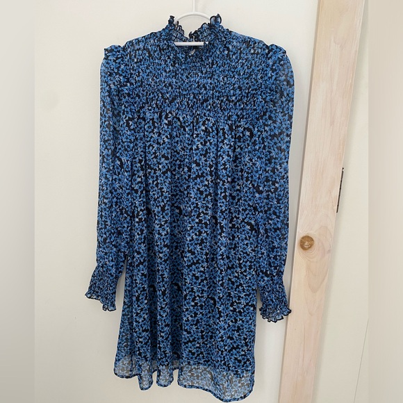 mi ami Dresses & Skirts - Mi Ami Blue Floral Smocked Dress Sz. XS